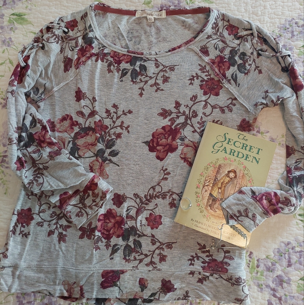*Donated* Rewind XS heather gray & roses sweatshirt Juniors